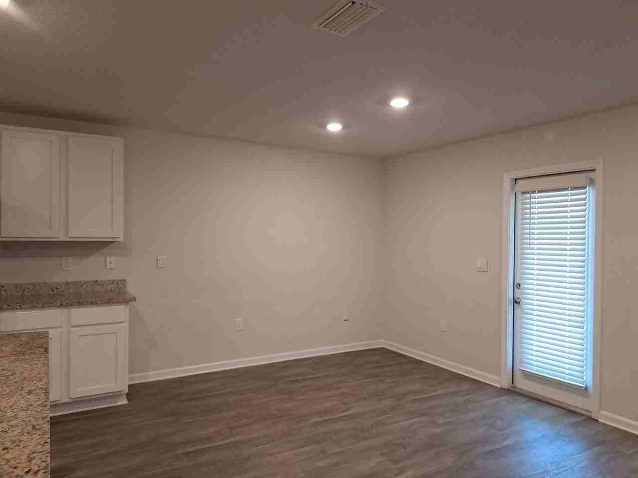 207 Ryder Ln - Photo 4 of 16