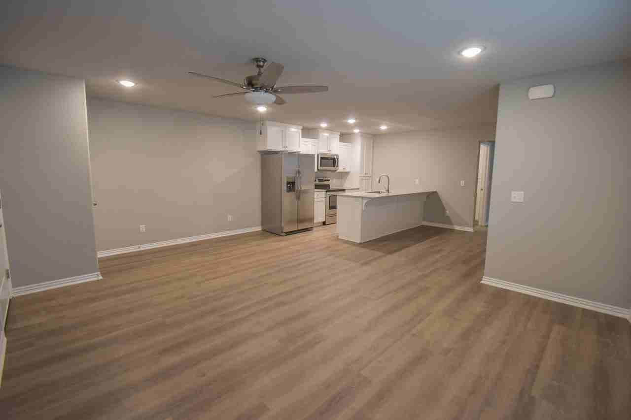919 W Buchanan St #1 - Photo 2 of 13