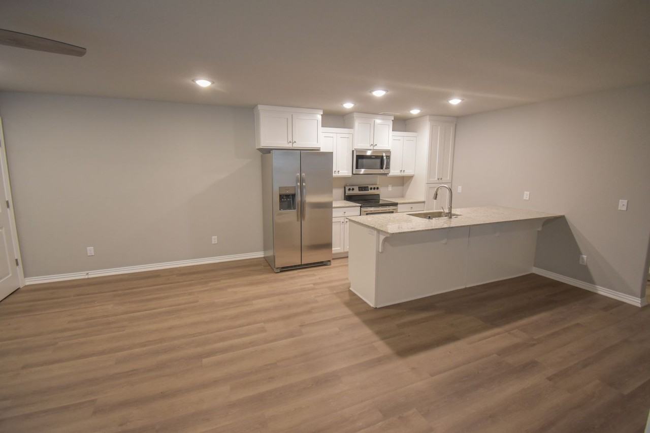919 W Buchanan St #1 - Photo 3 of 13