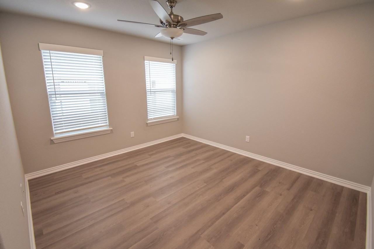 919 W Buchanan St #1 - Photo 6 of 13