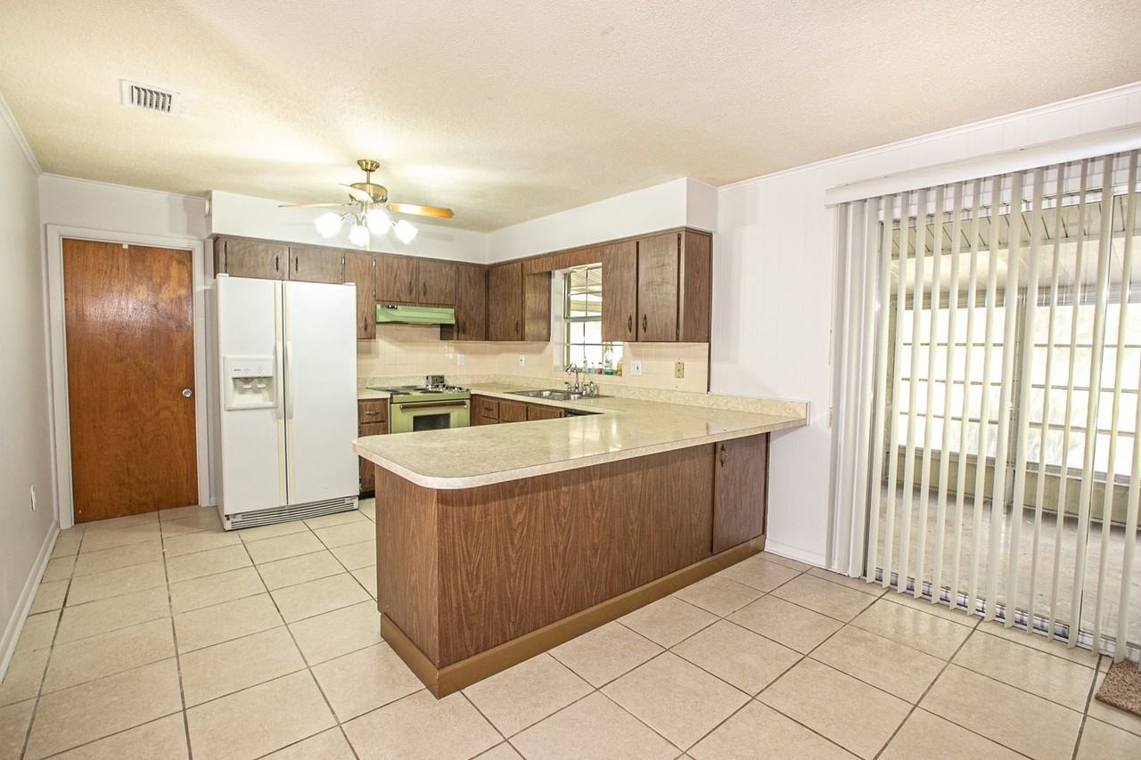 4808 County Road 117a - Photo 6 of 21