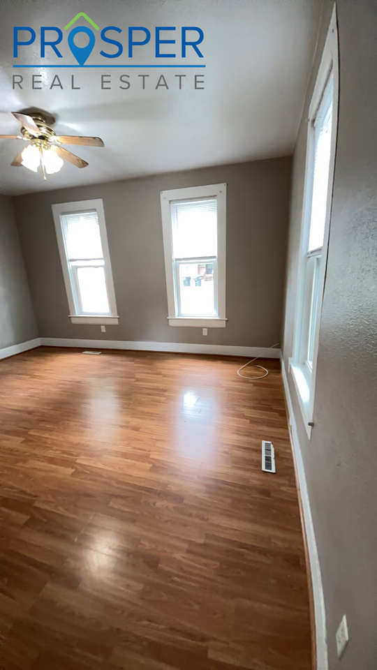 827 Niagara St - Photo 7 of 28