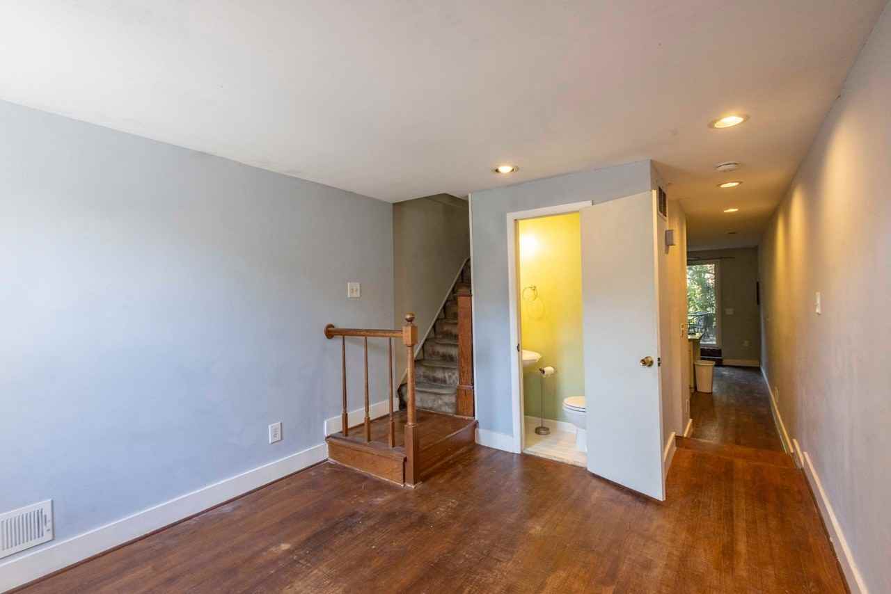 1037 W Barre St - Photo 4 of 26