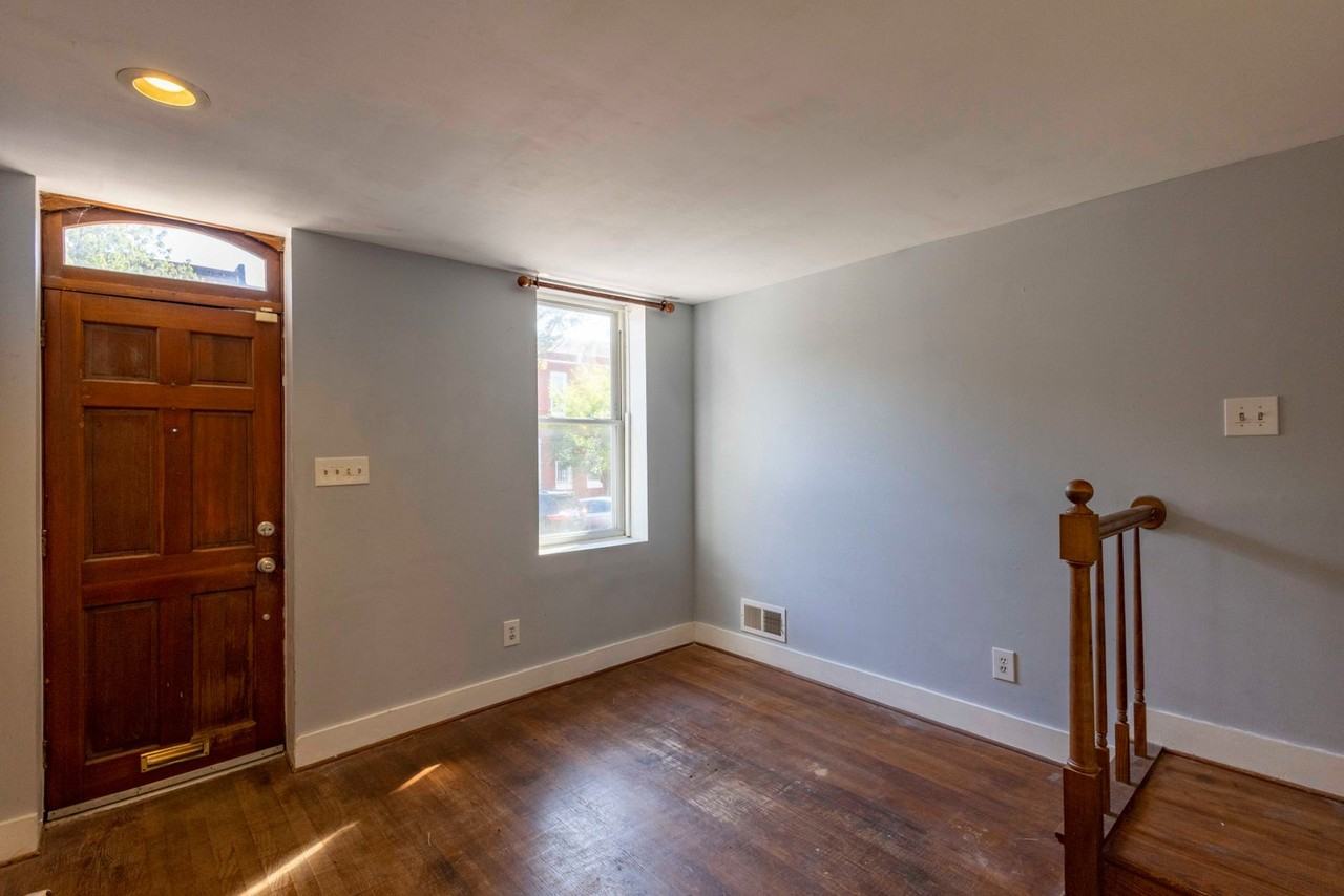 1037 W Barre St - Photo 5 of 26