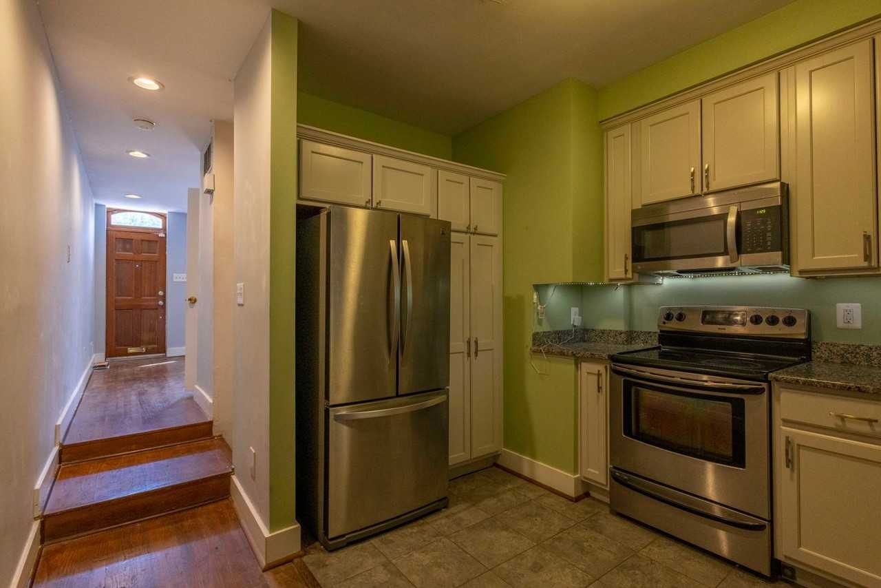 1037 W Barre St - Photo 7 of 26
