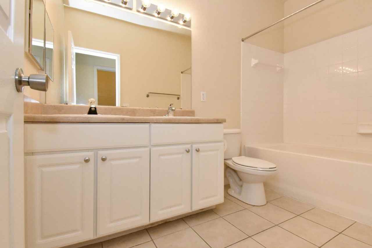 4934 Nw 43rd Ave #104 - Photo 6 of 7