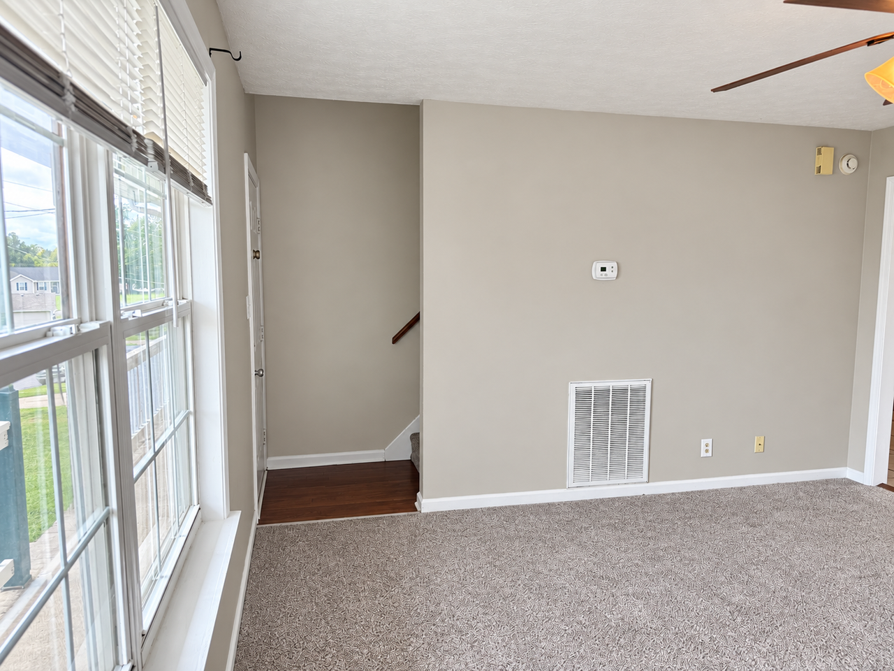 726 Shetland Dr - Photo 2 of 38