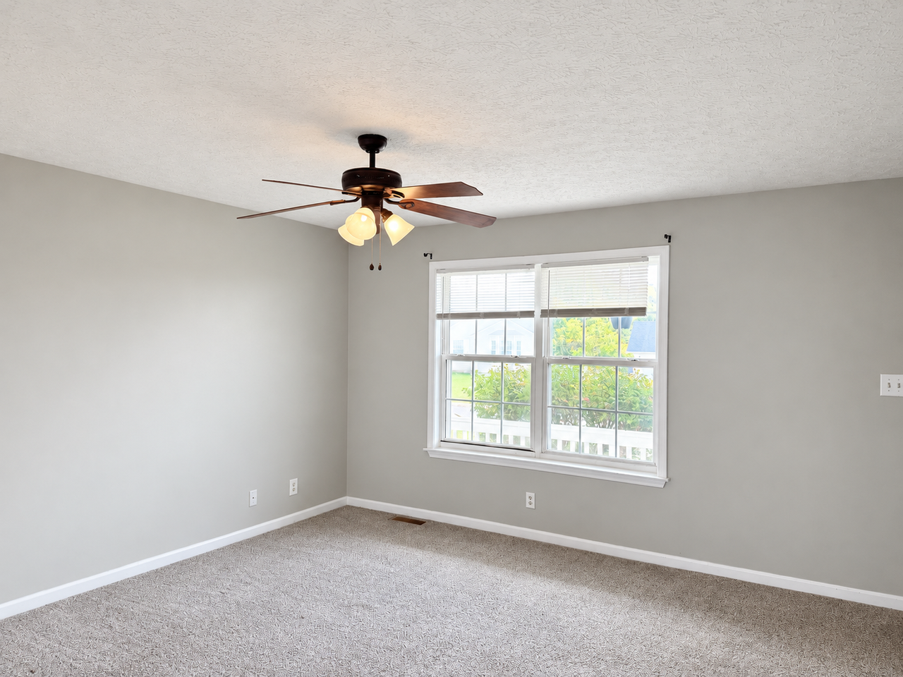 726 Shetland Dr - Photo 4 of 38