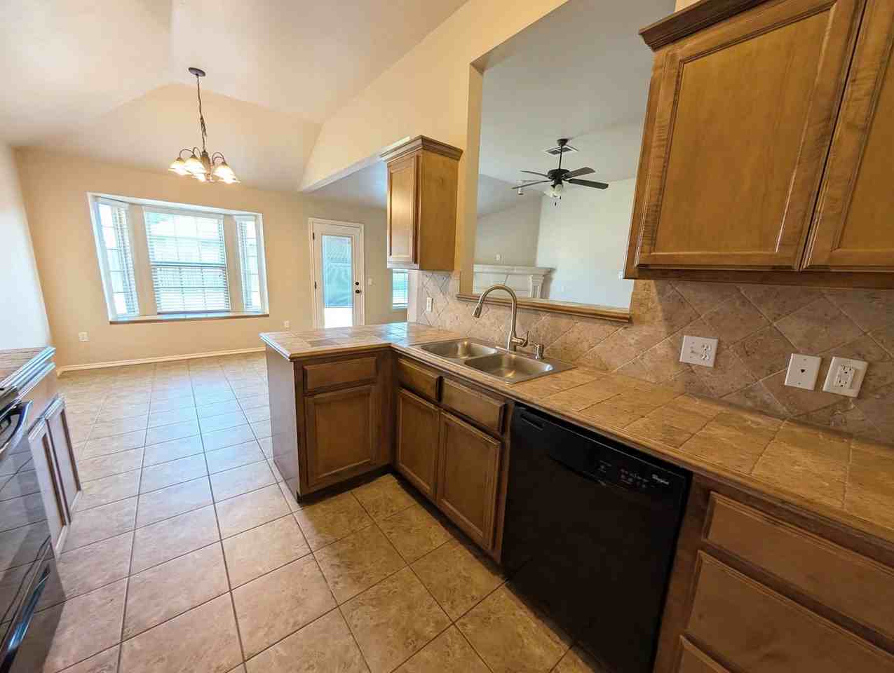 621 Apple Tree Ln - Photo 7 of 16