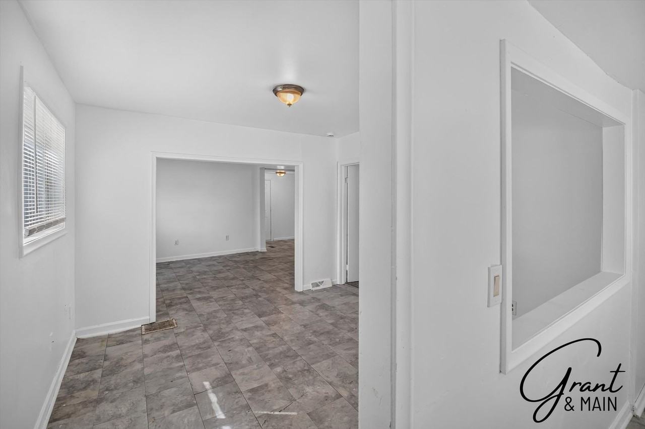 21787 Nevada Ave - Photo 3 of 23