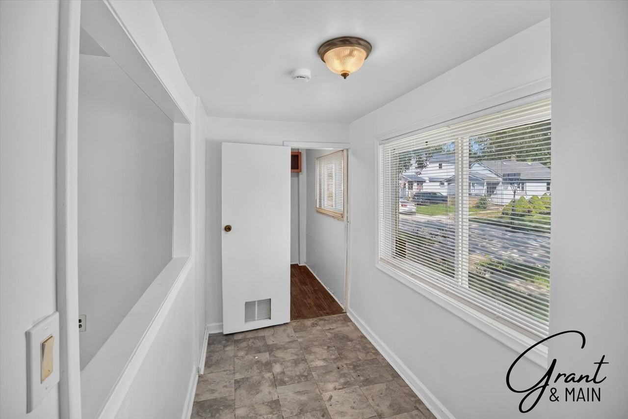21787 Nevada Ave - Photo 4 of 23