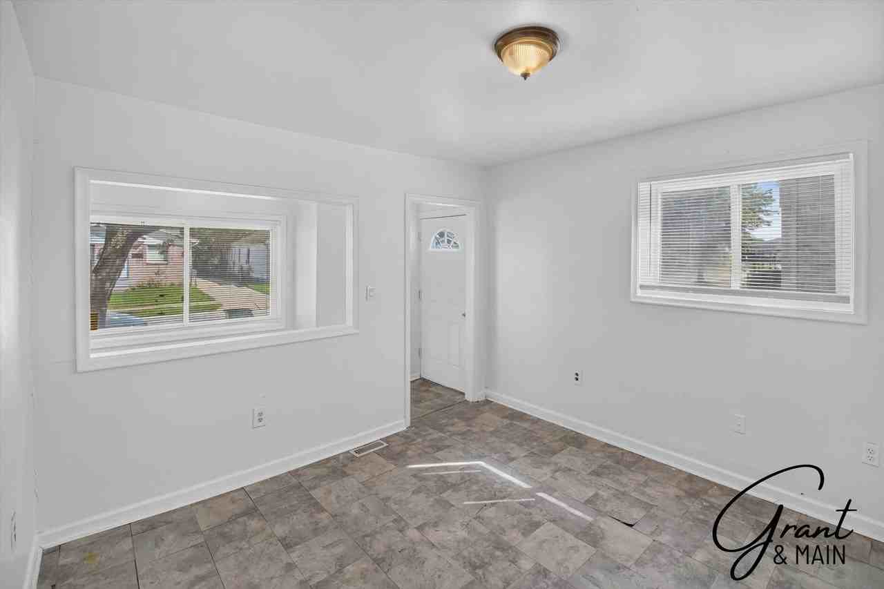 21787 Nevada Ave - Photo 5 of 23