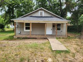 featured image of 826 N Weaver Ave