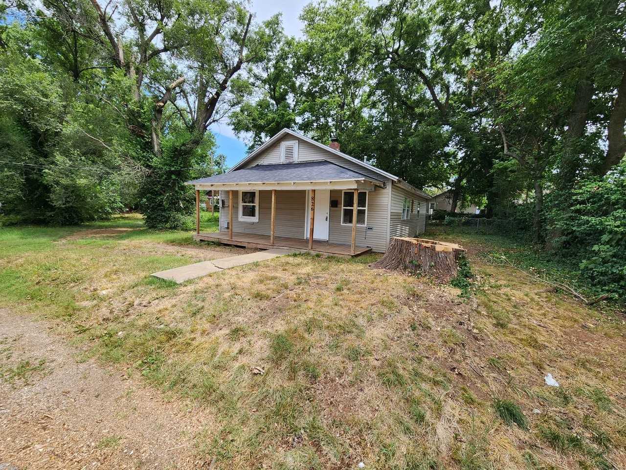 826 N Weaver Ave - Photo 2 of 23