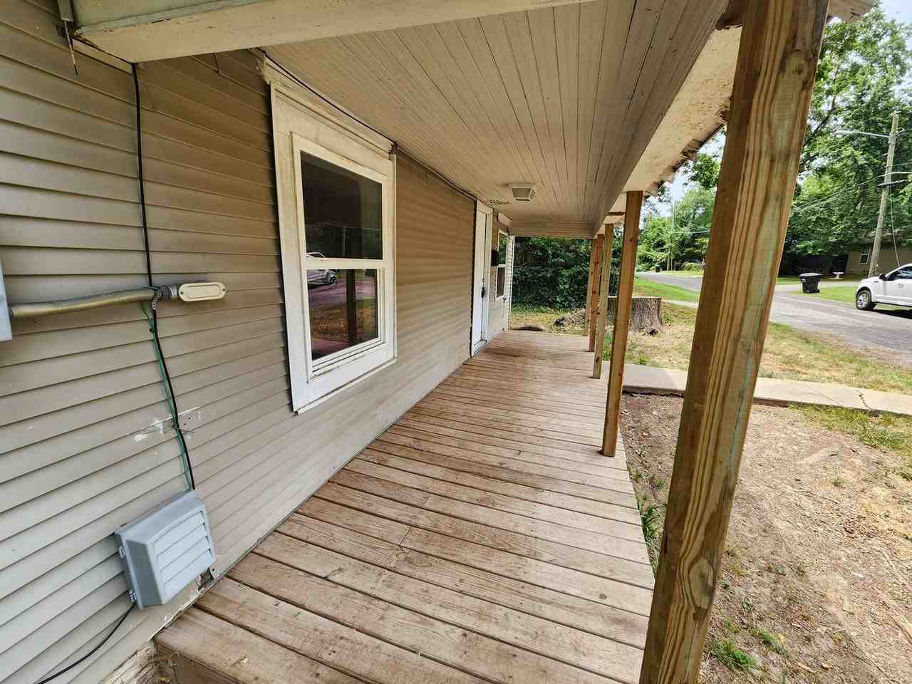 826 N Weaver Ave - Photo 3 of 23