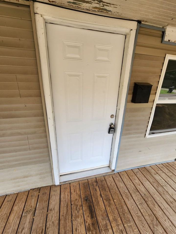 826 N Weaver Ave - Photo 4 of 23