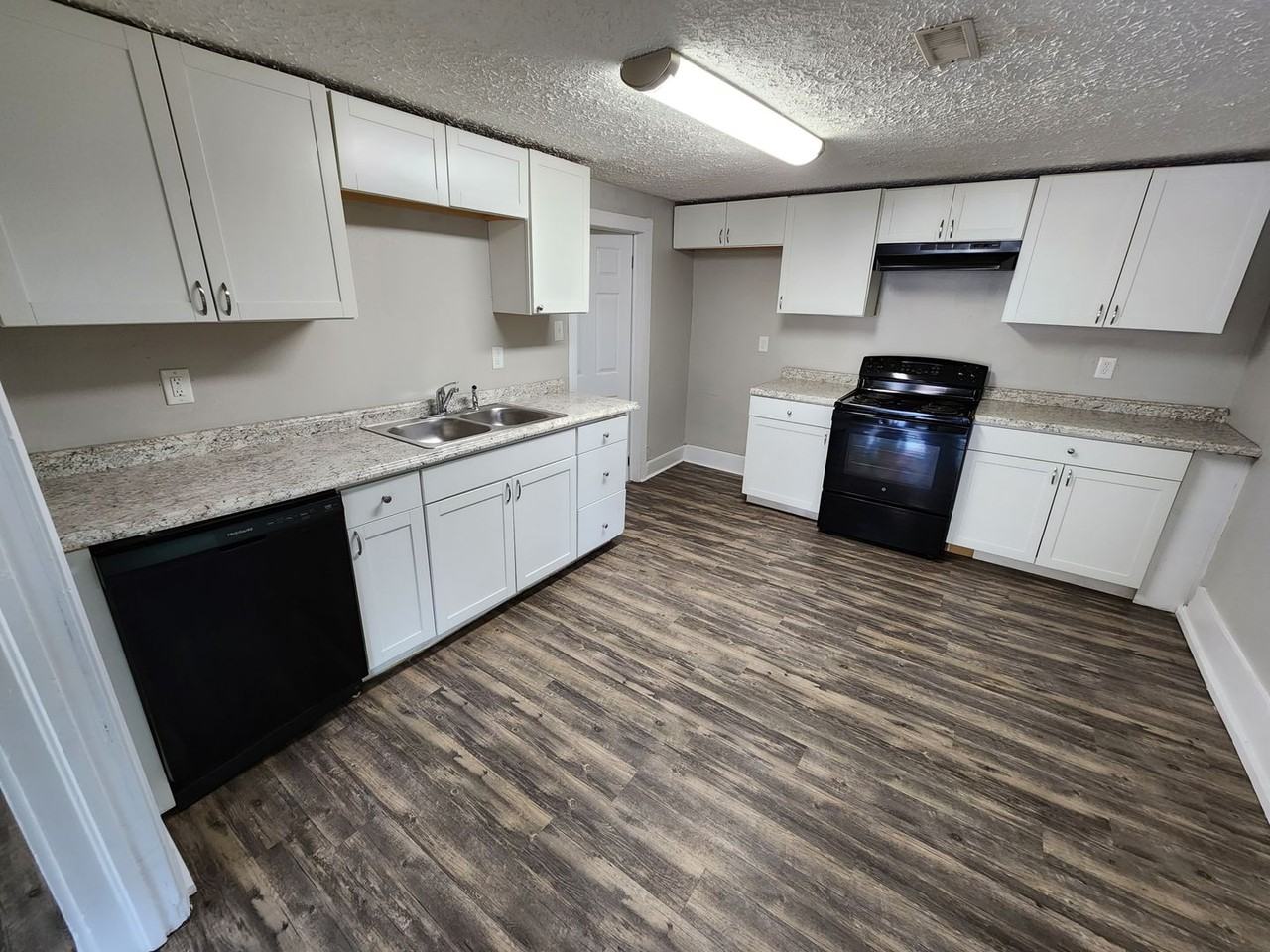 826 N Weaver Ave - Photo 7 of 23