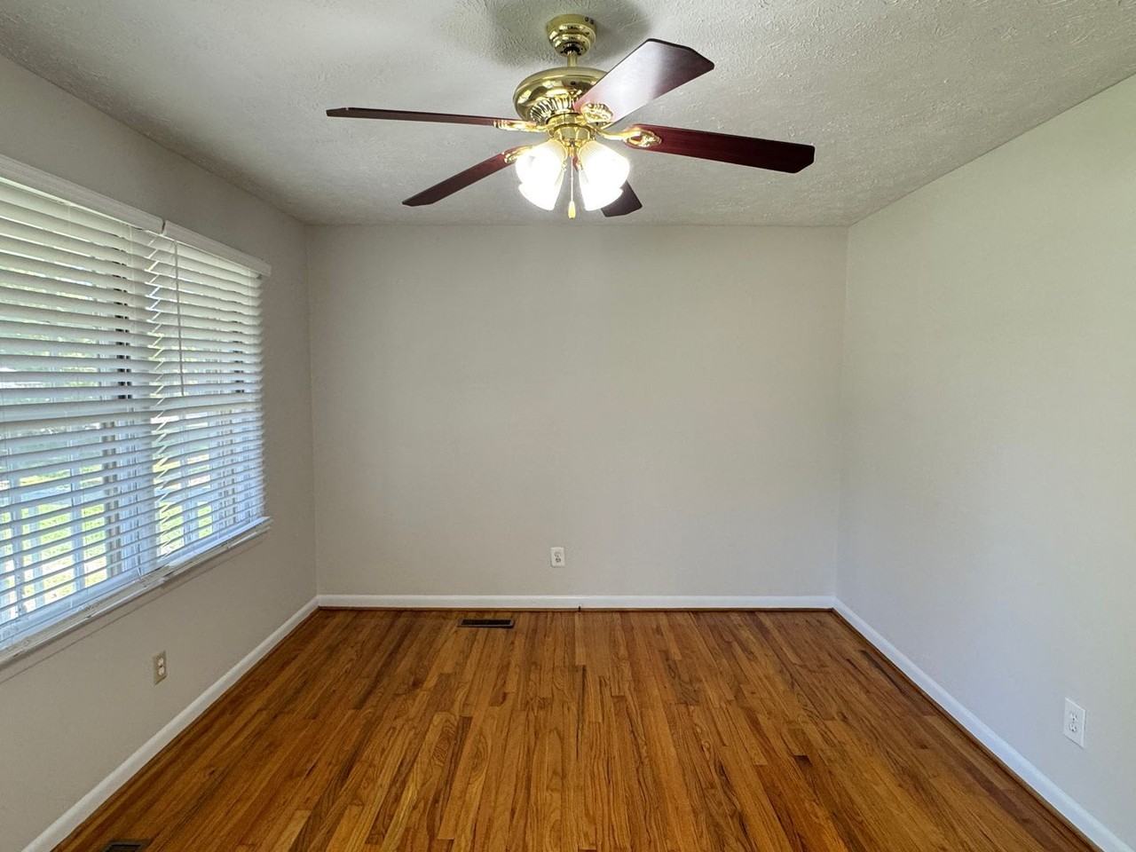 4817 Hurley Dr - Photo 3 of 24