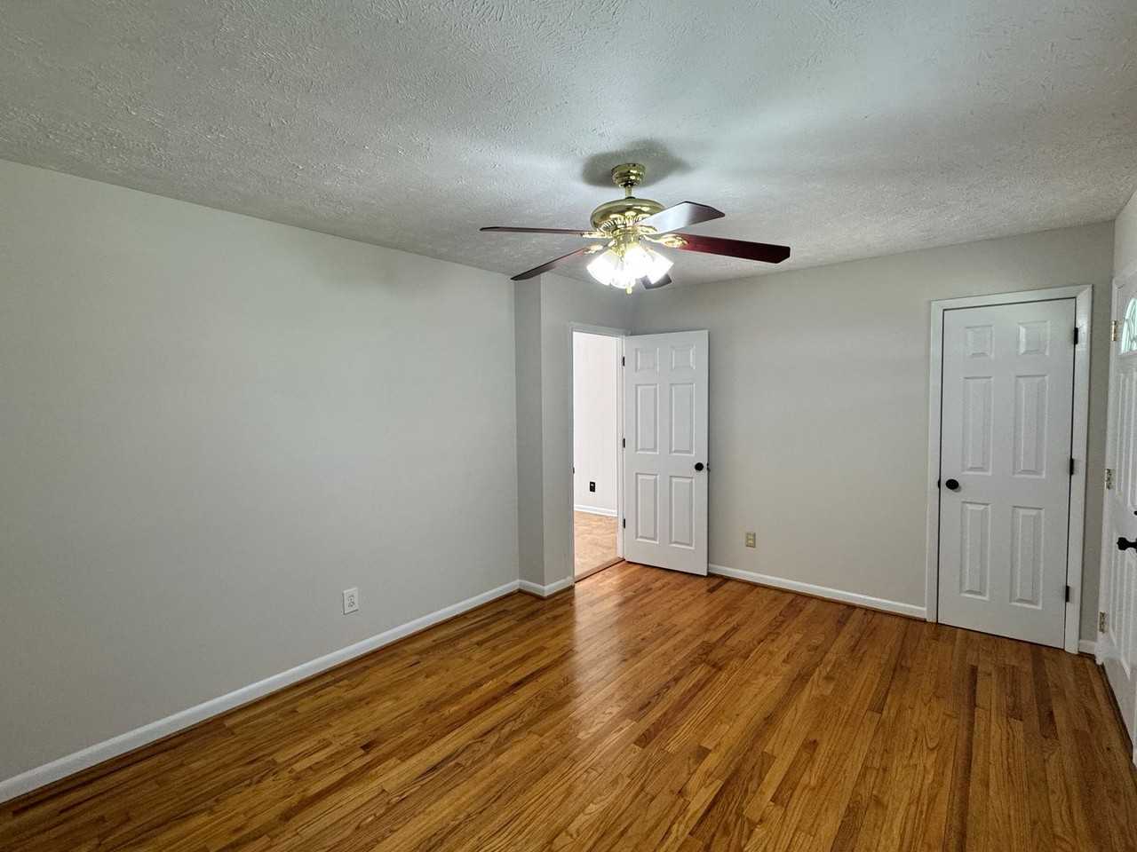 4817 Hurley Dr - Photo 4 of 24