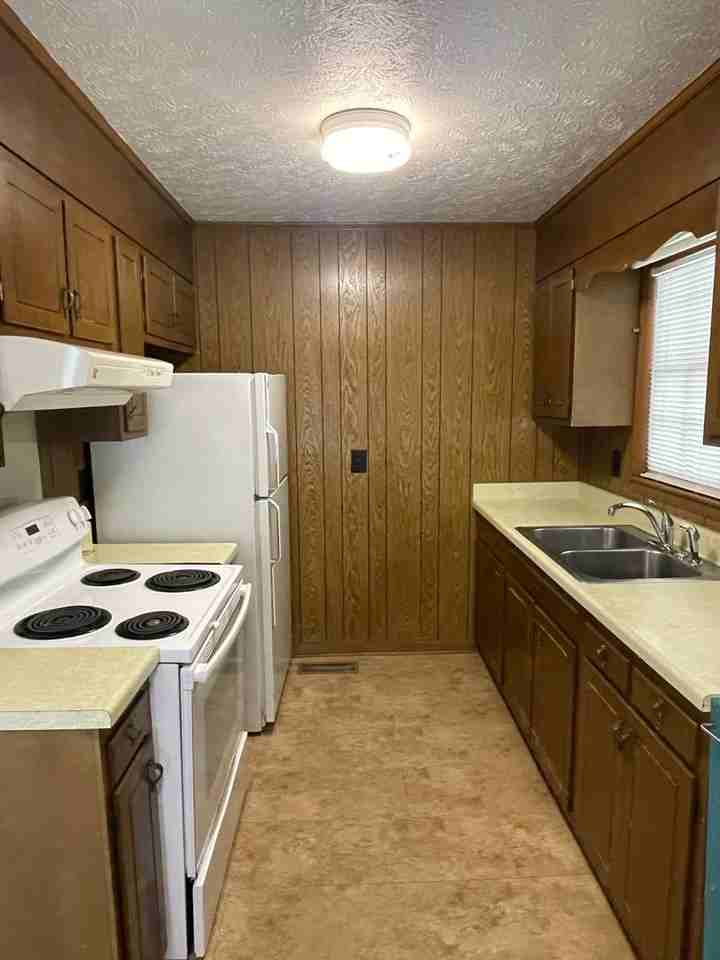 4817 Hurley Dr - Photo 6 of 24