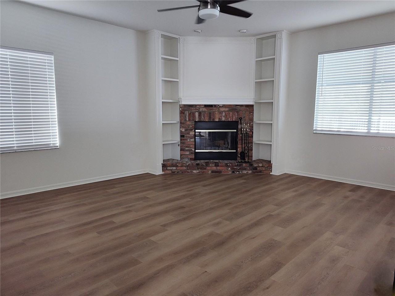 27536 Breakers Dr - Photo 4 of 14