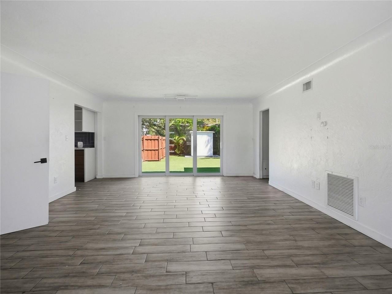 1015 32nd Ave N - Photo 4 of 28