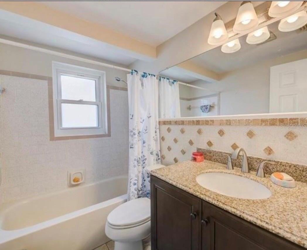 11422 Yellowwood Ln - Photo 2 of 12