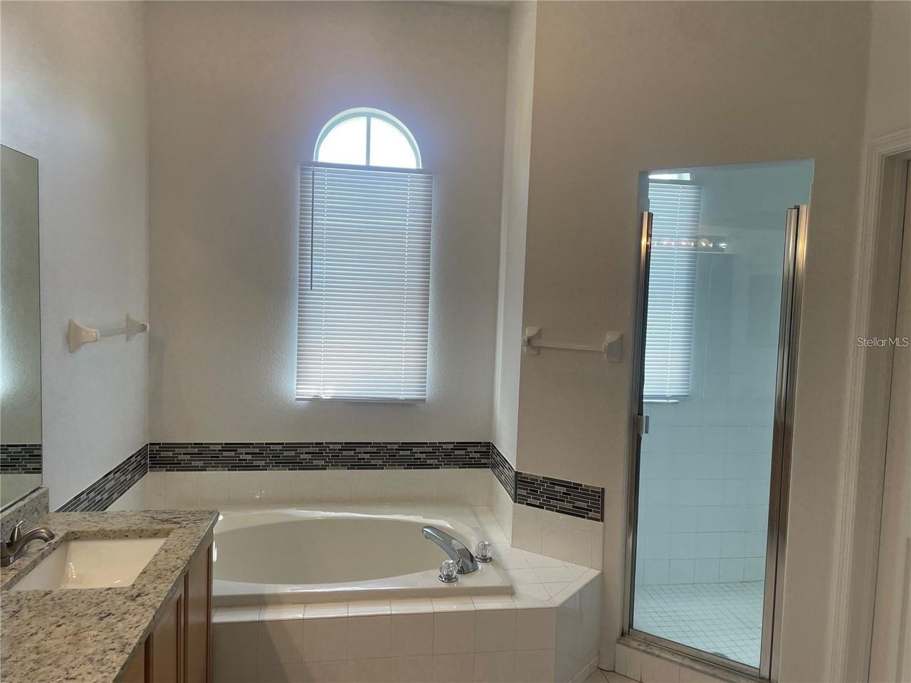 3941 Roswell Pl - Photo 6 of 18