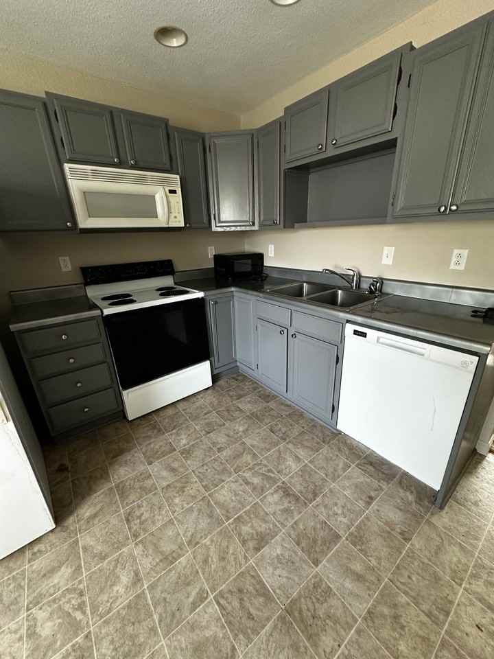 Collier Apts I - Photo 3 of 3