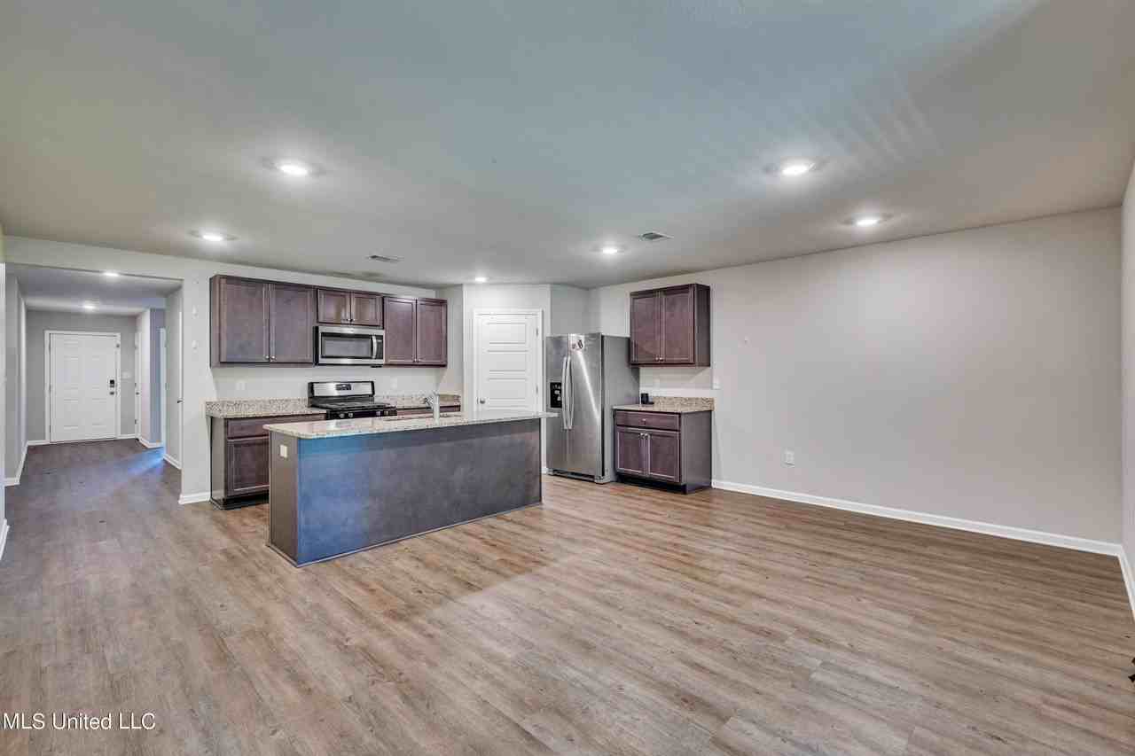 100 Rosie Dr - Photo 5 of 23