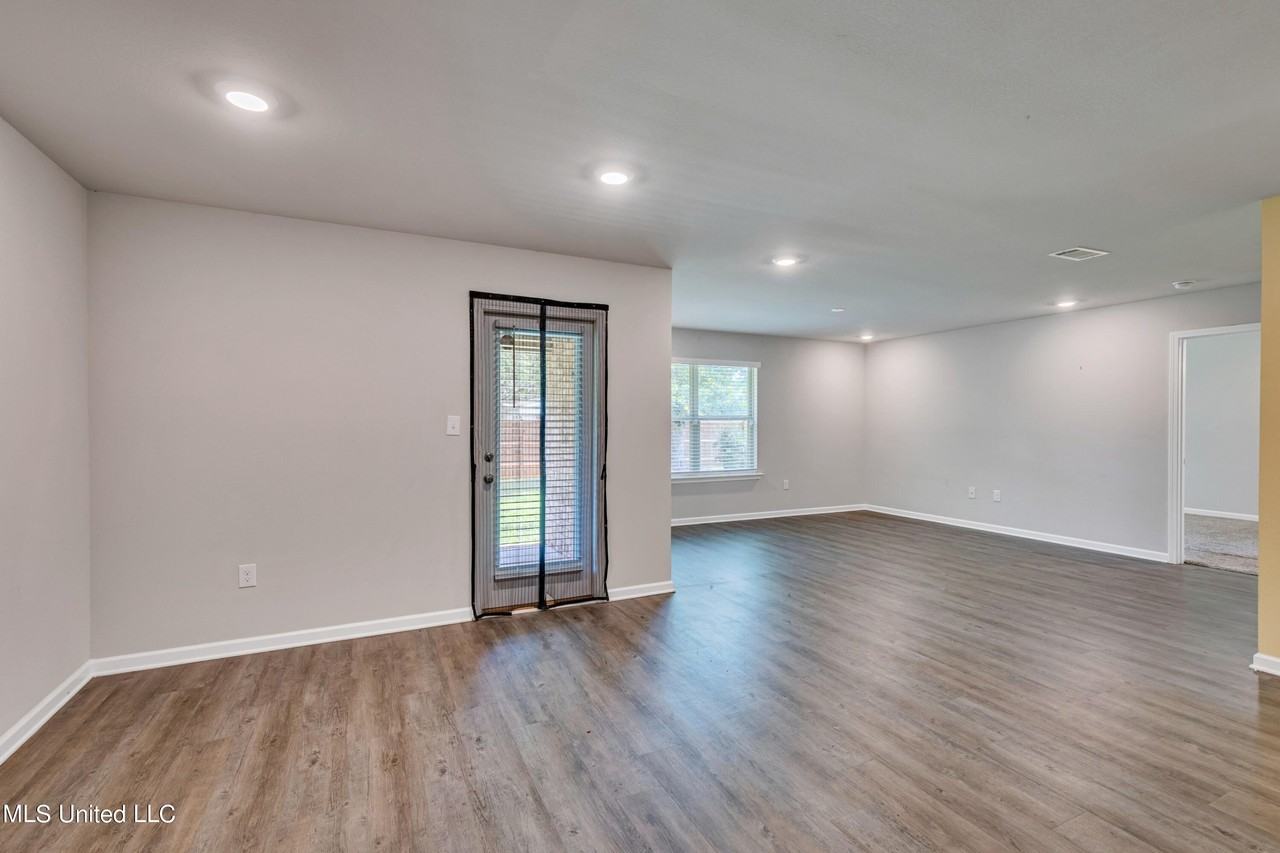 100 Rosie Dr - Photo 6 of 23