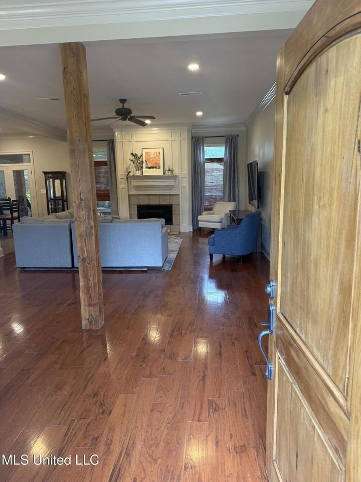 308 Turning Leaf Ct - Photo 3 of 35