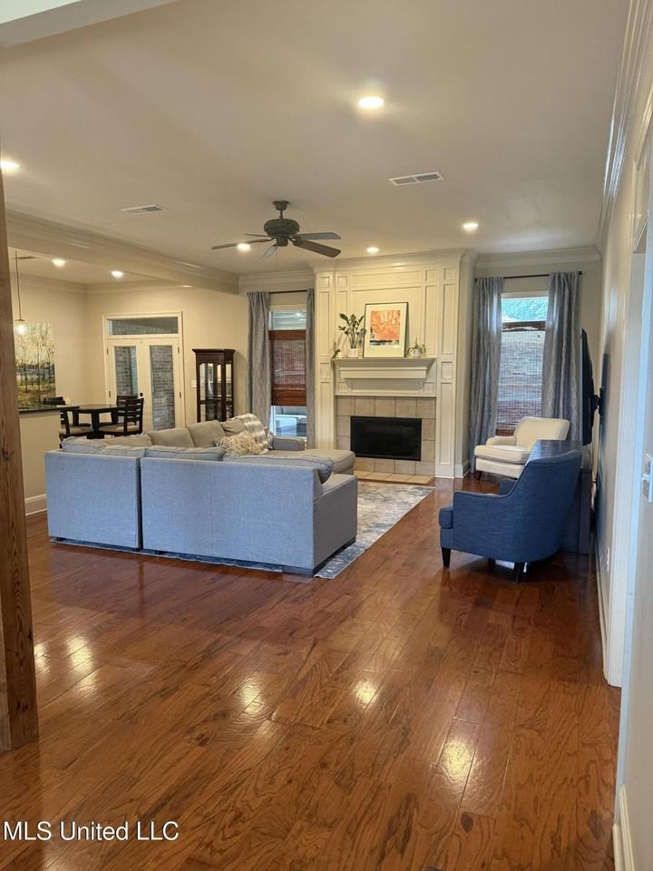 308 Turning Leaf Ct - Photo 6 of 35