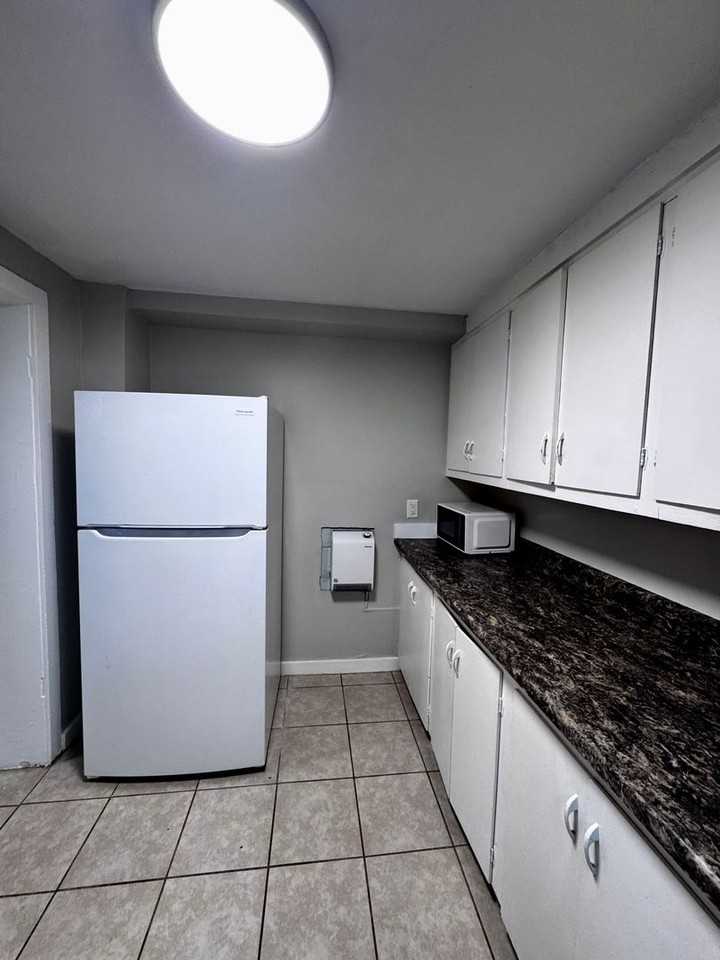 327B Maple Ln - Photo 4 of 6