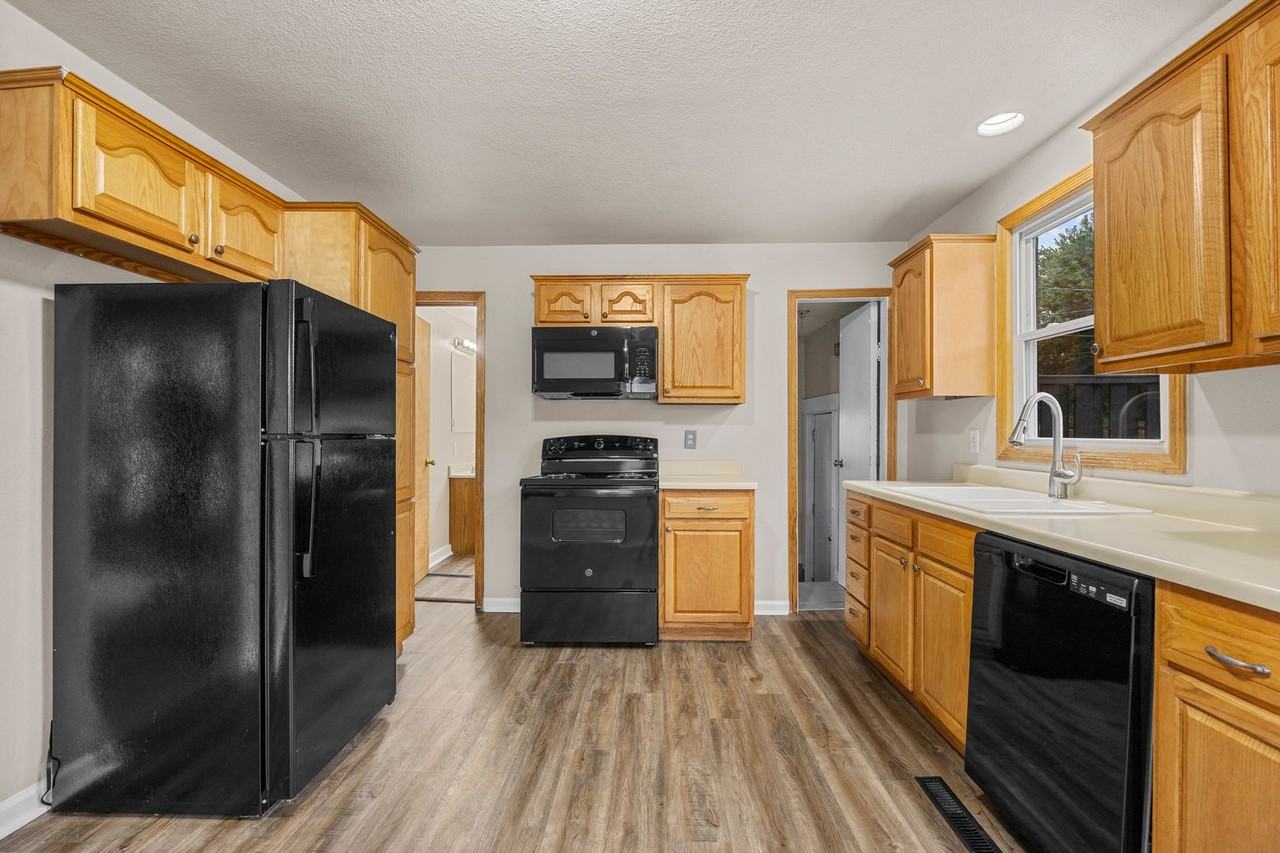 111 N 15th St - Photo 4 of 23