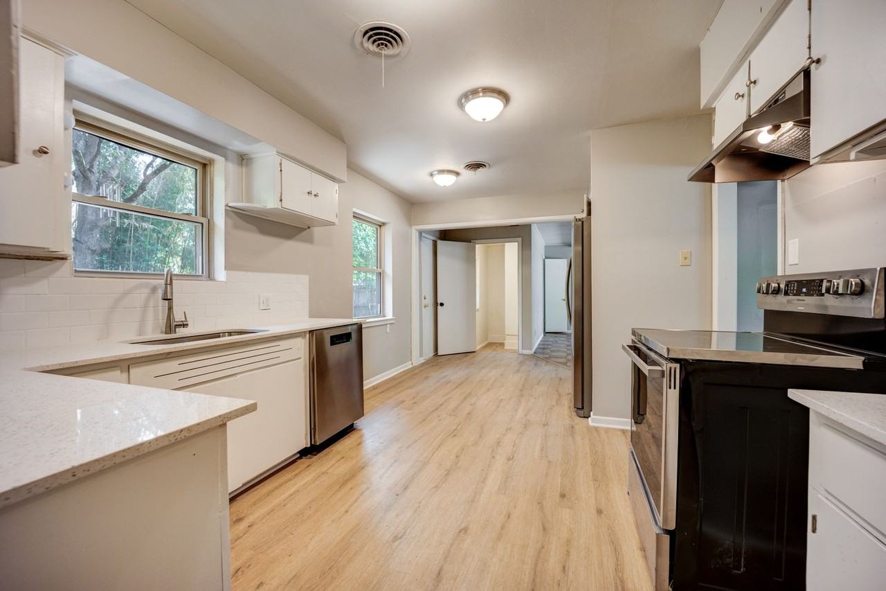 3521 S 35th St - Photo 3 of 21