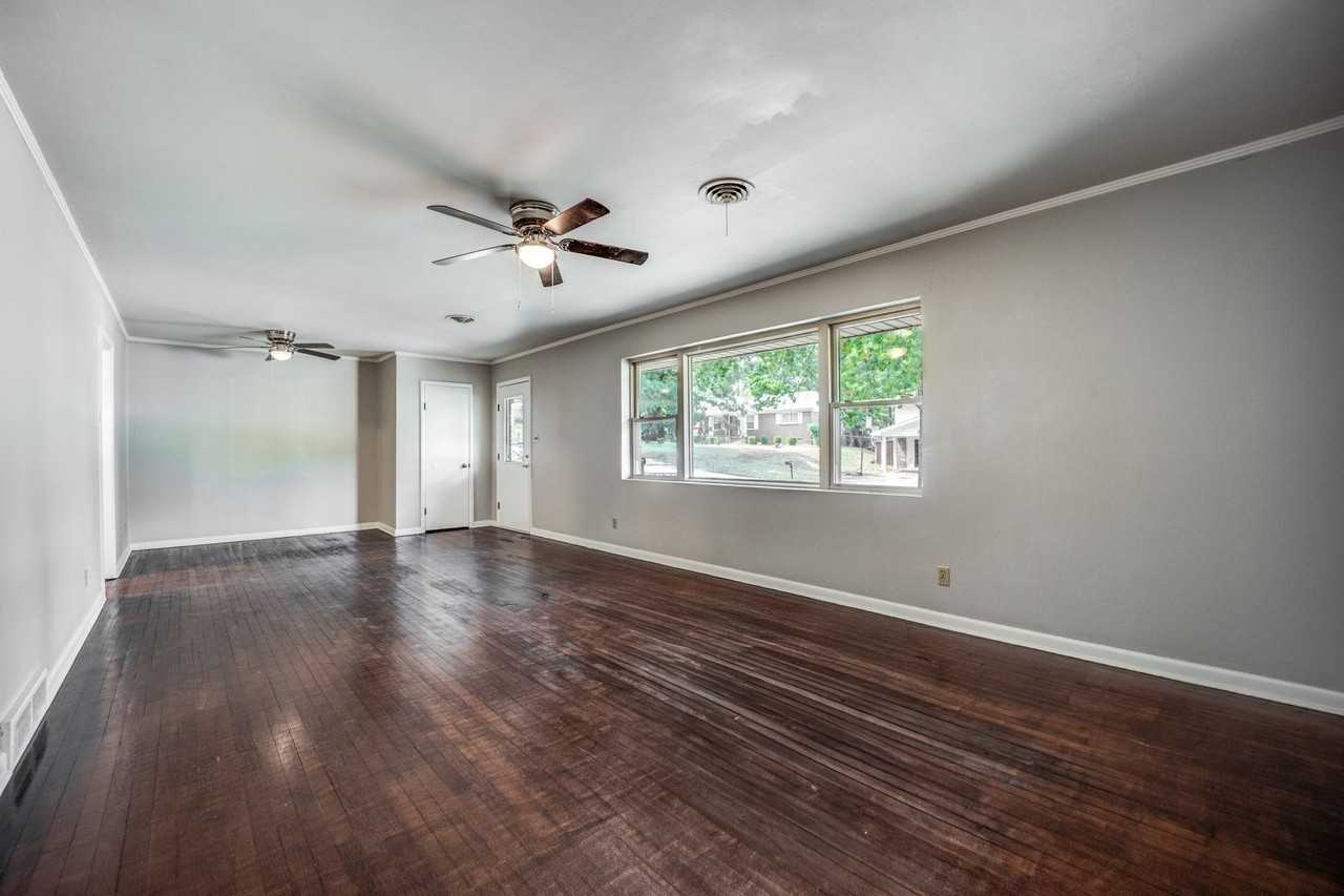 3521 S 35th St - Photo 4 of 21