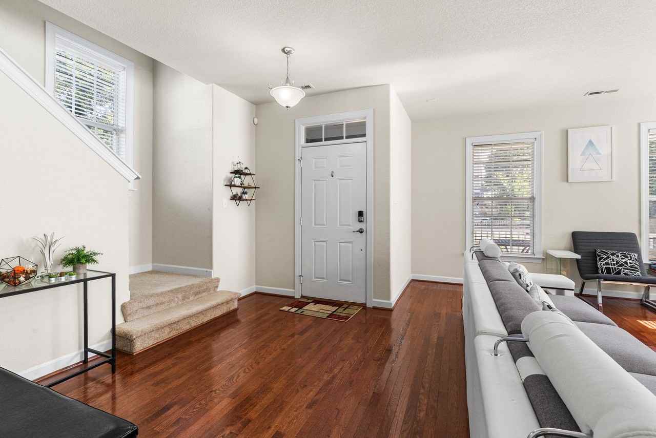 1301 E Ocean View Ave - Photo 7 of 40
