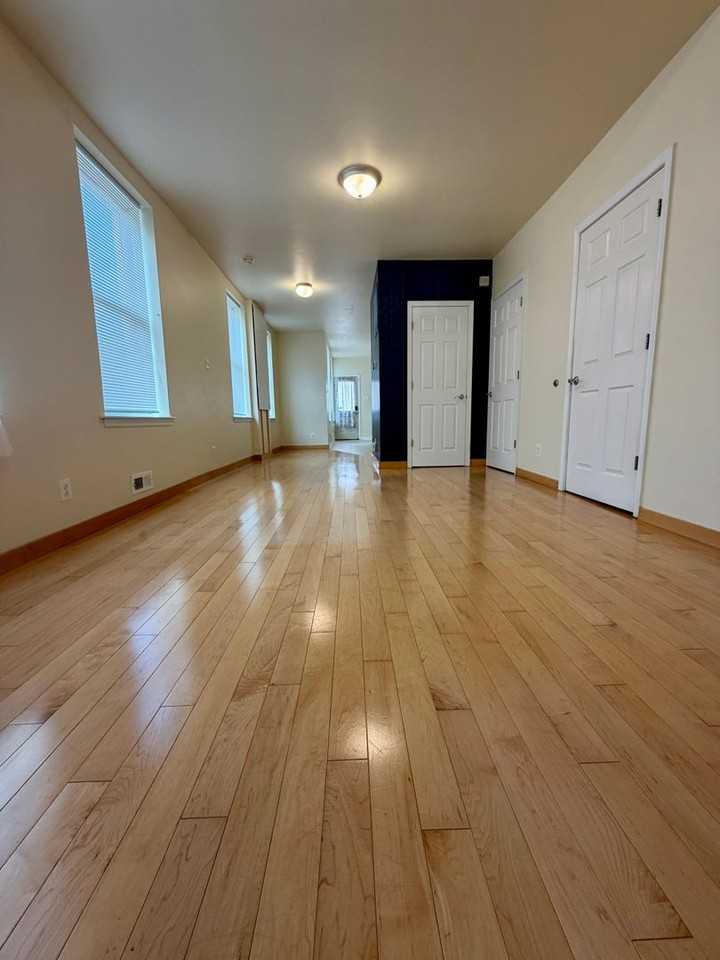 3847 Spring Garden St - Photo 7 of 32