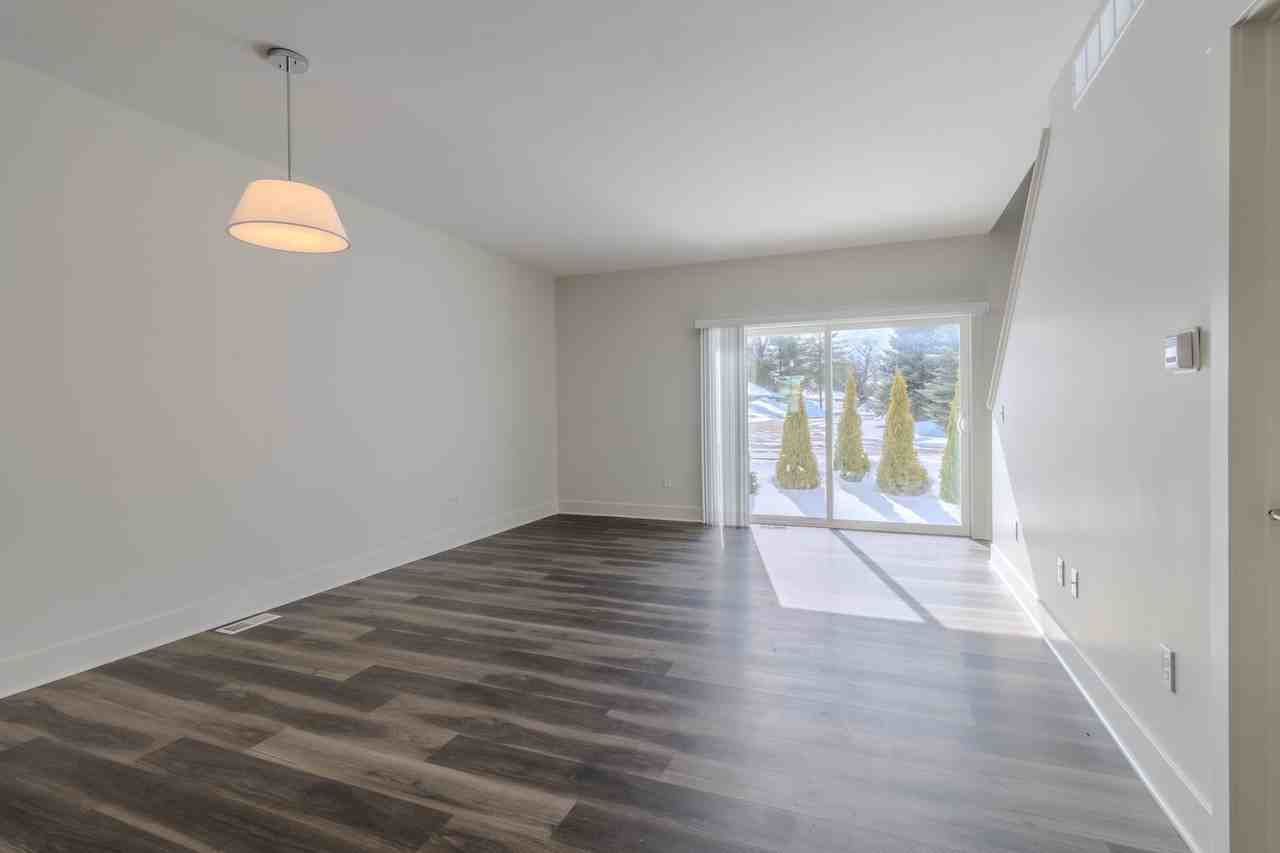 1548 Simsbury St - Photo 3 of 18
