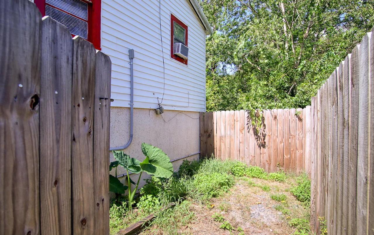 9924 Sunset Dr - Photo 3 of 23