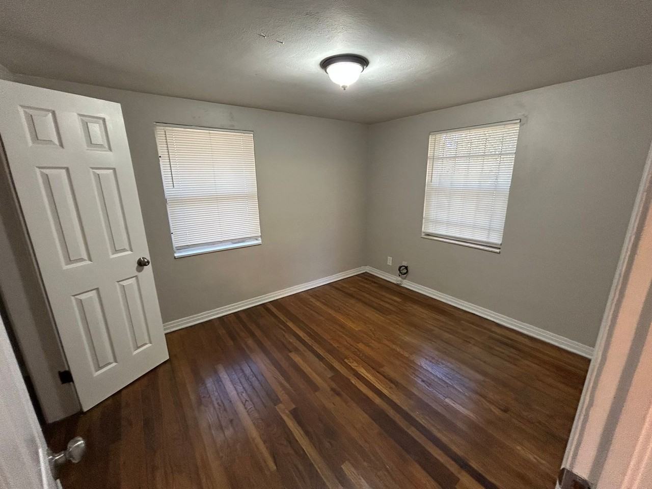 1913 W 9th St - Photo 2 of 14