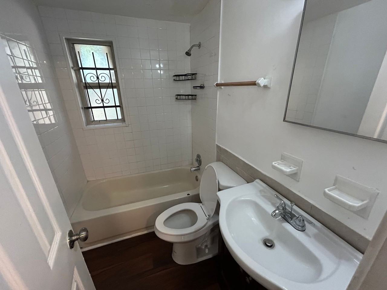 1913 W 9th St - Photo 3 of 14