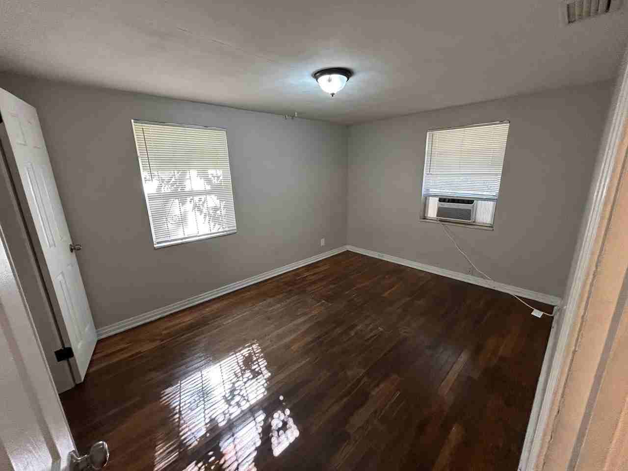 1913 W 9th St - Photo 4 of 14
