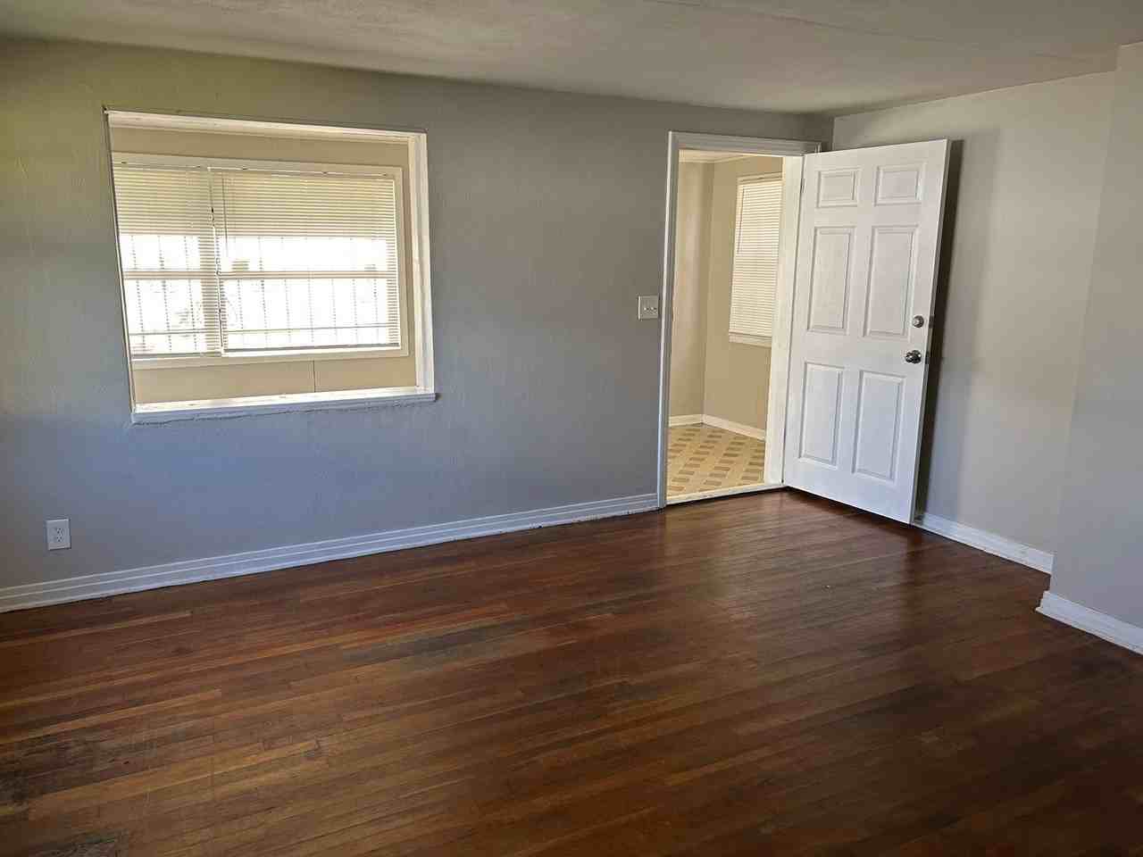 1913 W 9th St - Photo 5 of 14