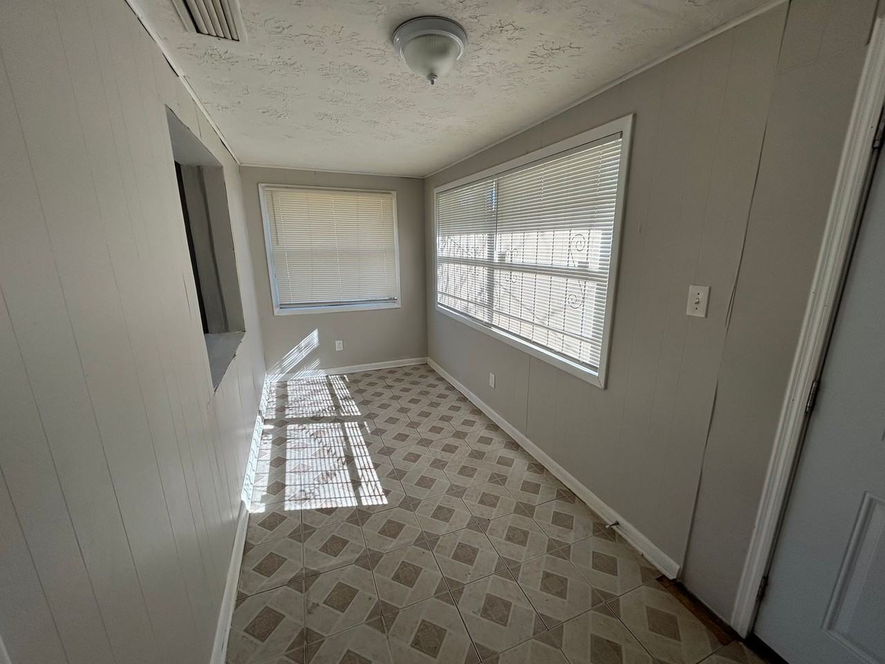 1913 W 9th St - Photo 6 of 14