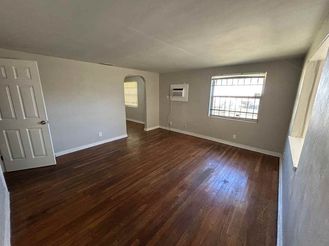 1913 W 9th St - Photo 7 of 14