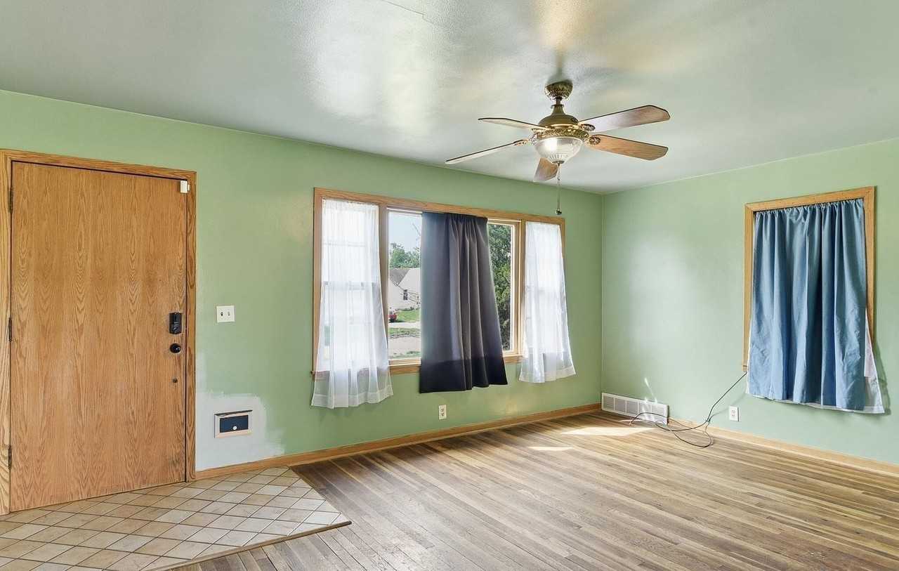 2618 Weber St - Photo 3 of 33