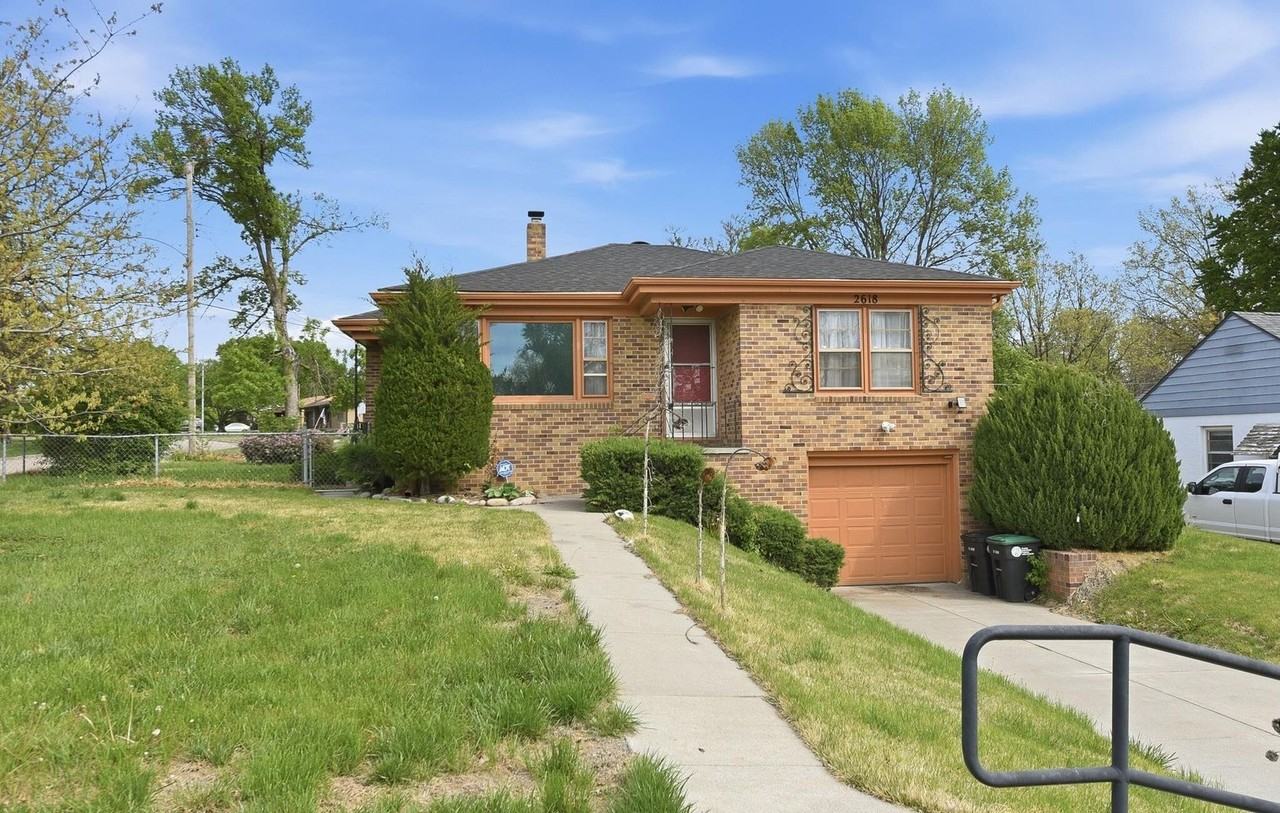 2618 Weber St - Photo 4 of 33