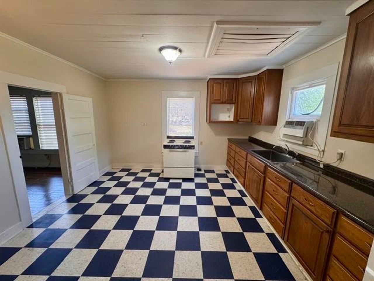 1107 S Old Temple Rd - Photo 4 of 11